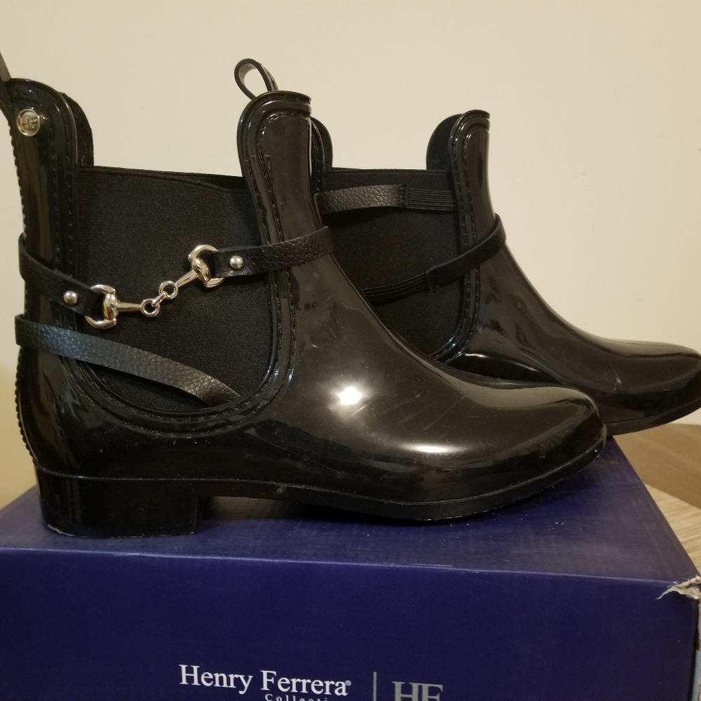 Rainboots - Picture 2 of 4